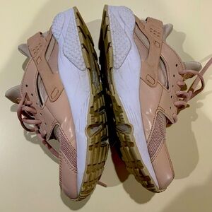 Nike huaraches running shoe dusty pink size 7.5 woman’s